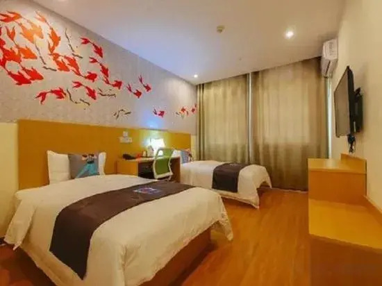 Yueke Hotel (Zhengzhou Zichen Road South 3rd Ring Road Subway Station)
