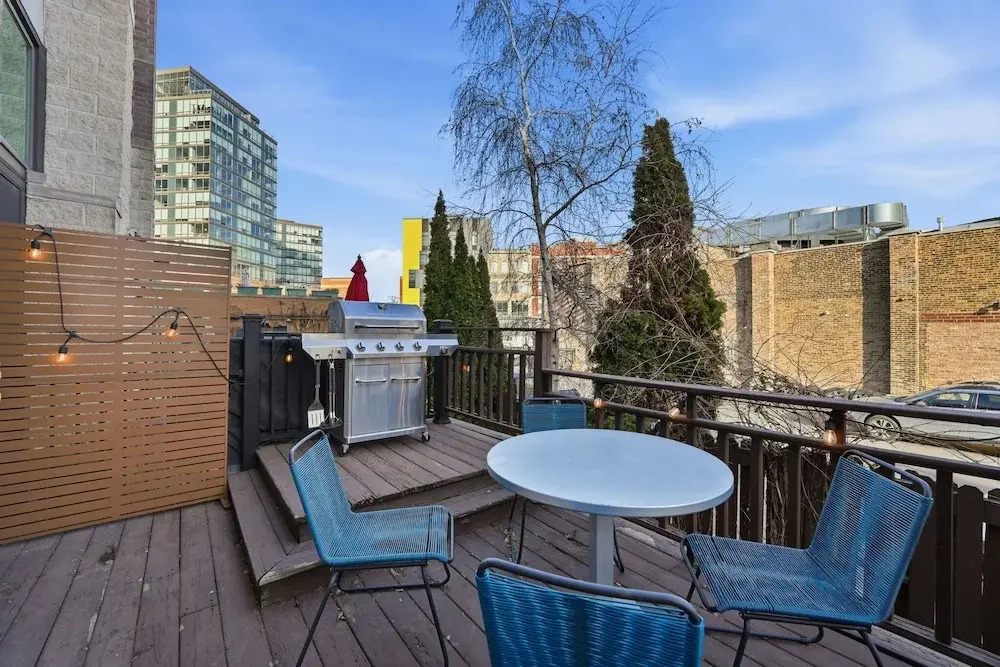 River West Modern 4-bd Home With Patio Balcony