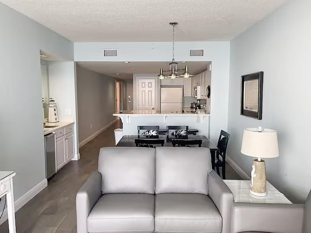 Majestic Beach Towers 2-305