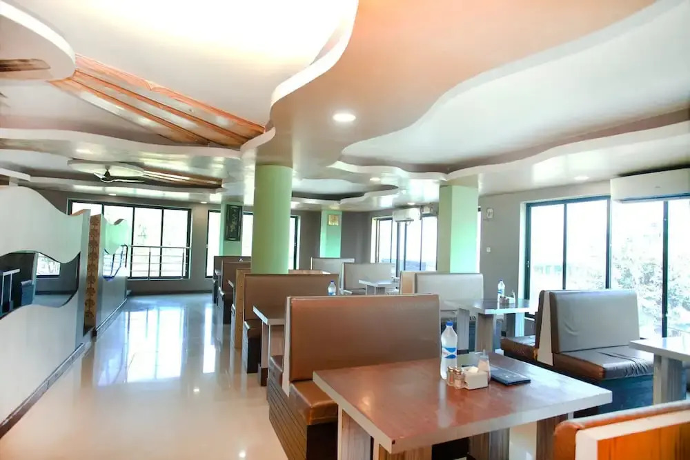 OYO 343 Pop Life Hotel