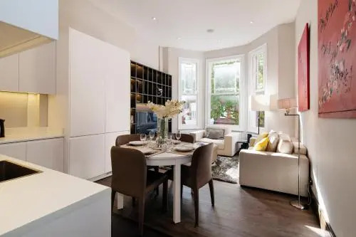 Kensington Garden View Apartment