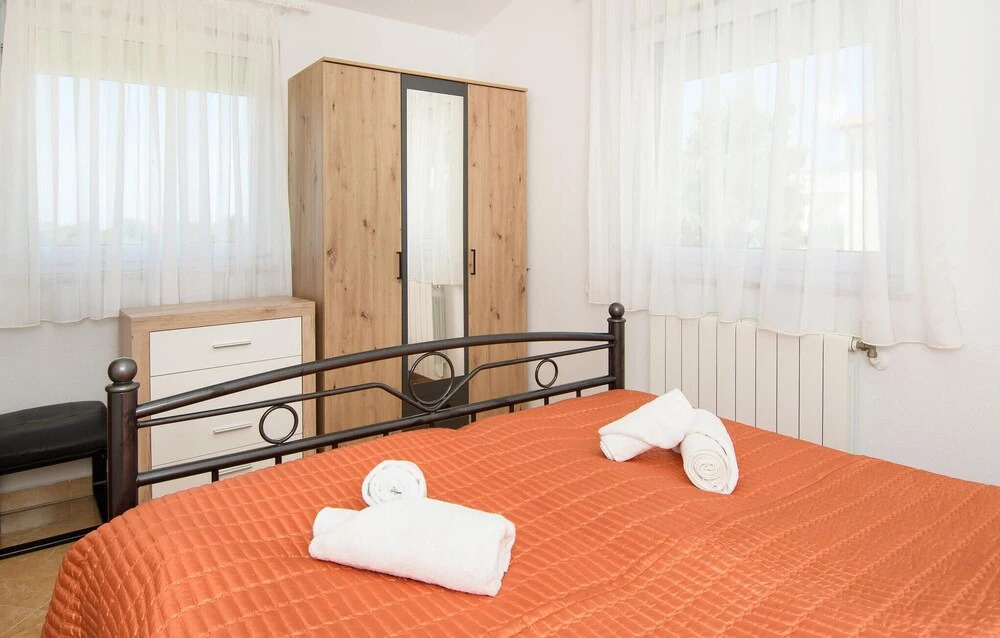 Stunning Apartment in Stranici With 1 Bedrooms, Wifi and Heated Swimming Pool