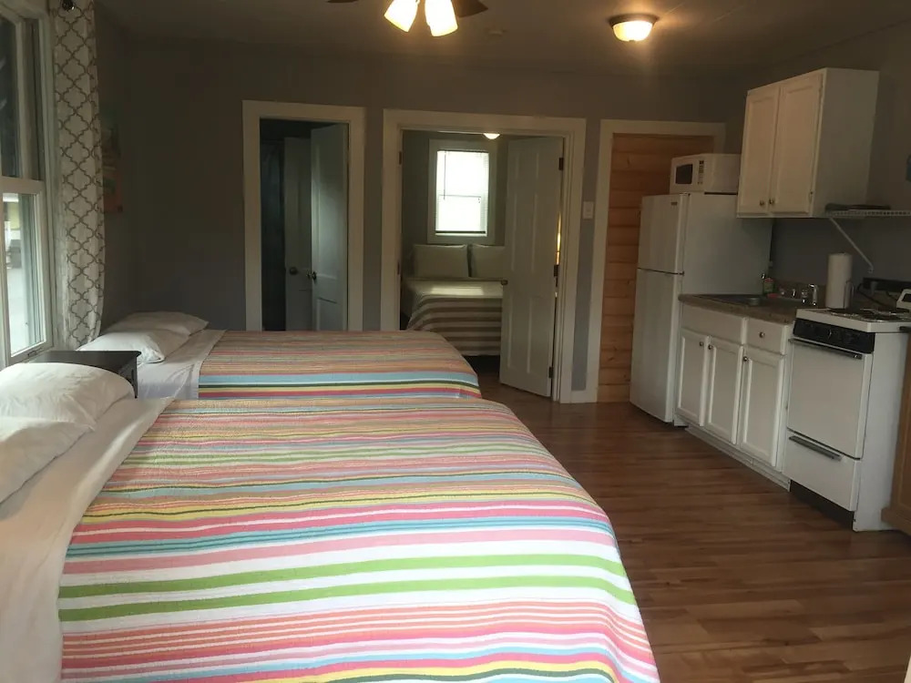 Drakes Island Resort & Cottages