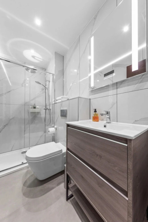 Luxury Flat Near Leicester Square Central London