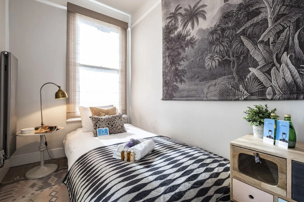 Stunning Colville Gardens Apartment - ADCT