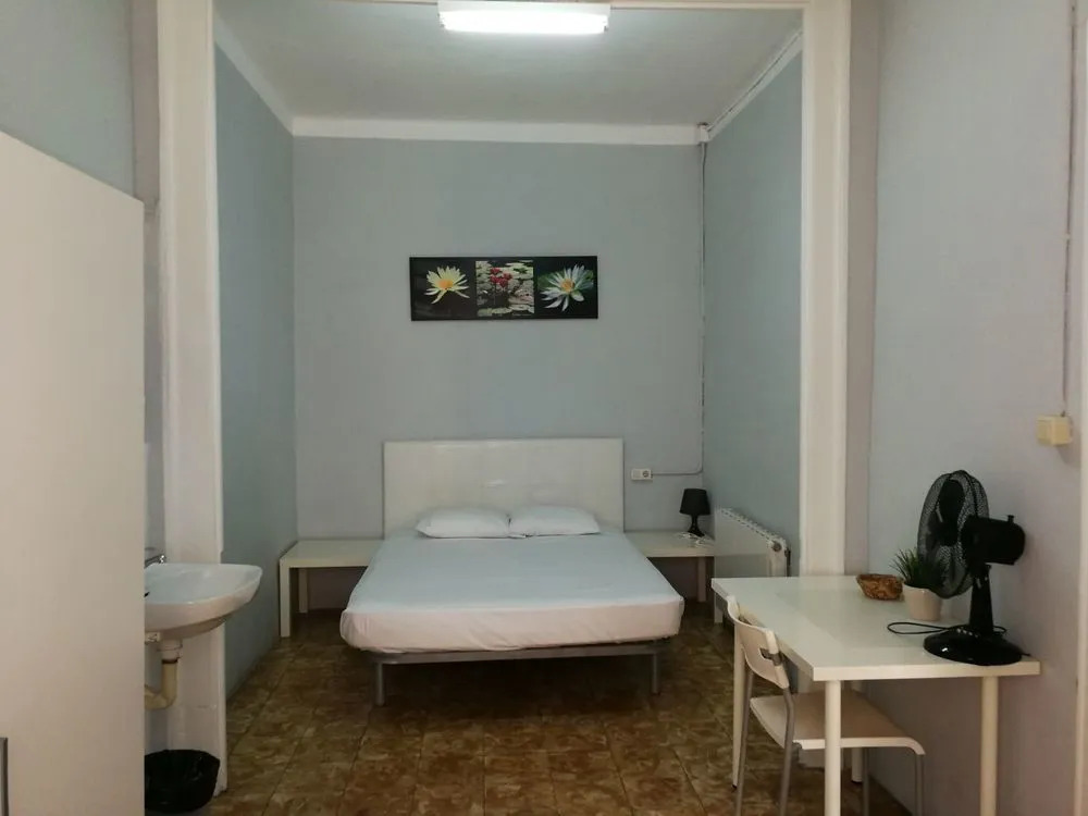 YOUTH HOSTEL - Central and Basic Drassanes