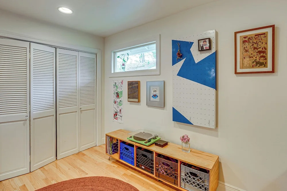 Old Austin Vibes! Spacious Yard & Porch Near UT