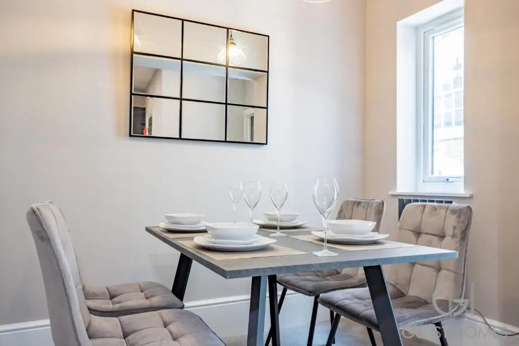 Worcester 1 Bed Apartment With Private Entrance