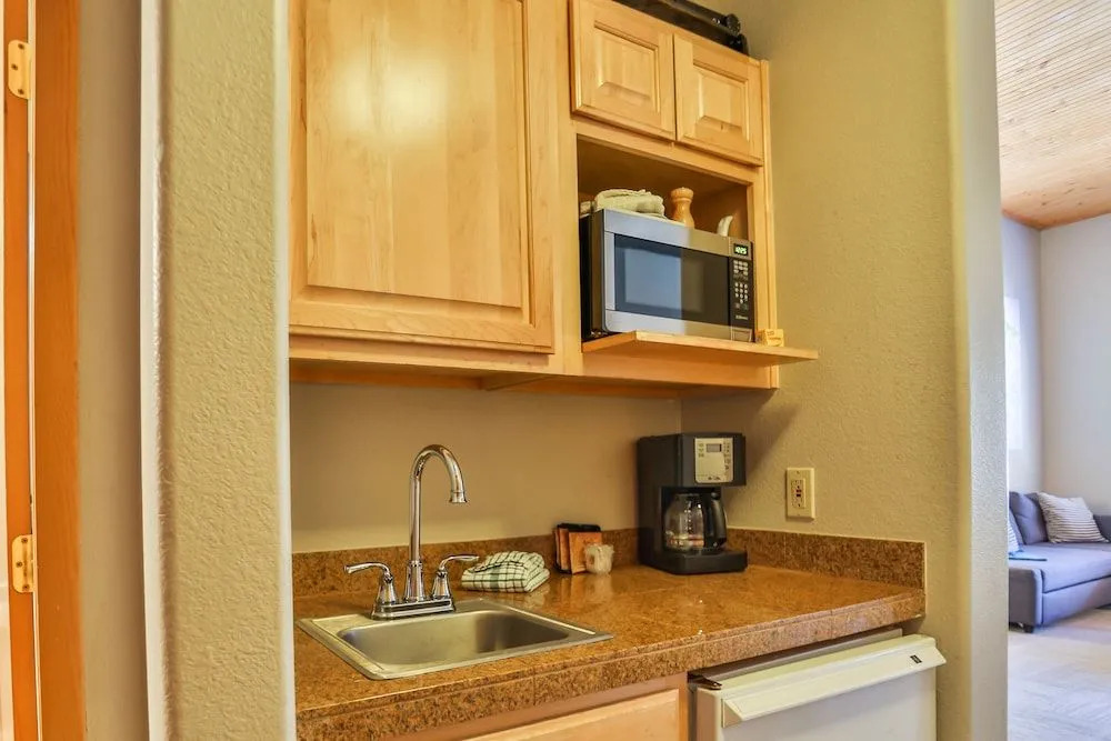 Gateway #5060 - Studio Br Condo