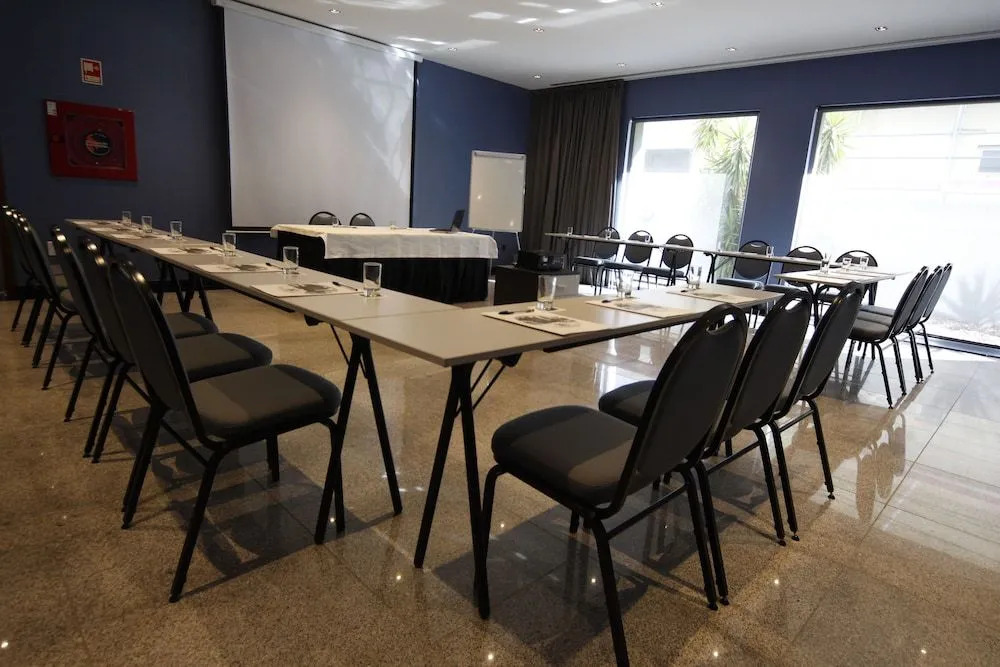 Hotel Feira Pedra Bela