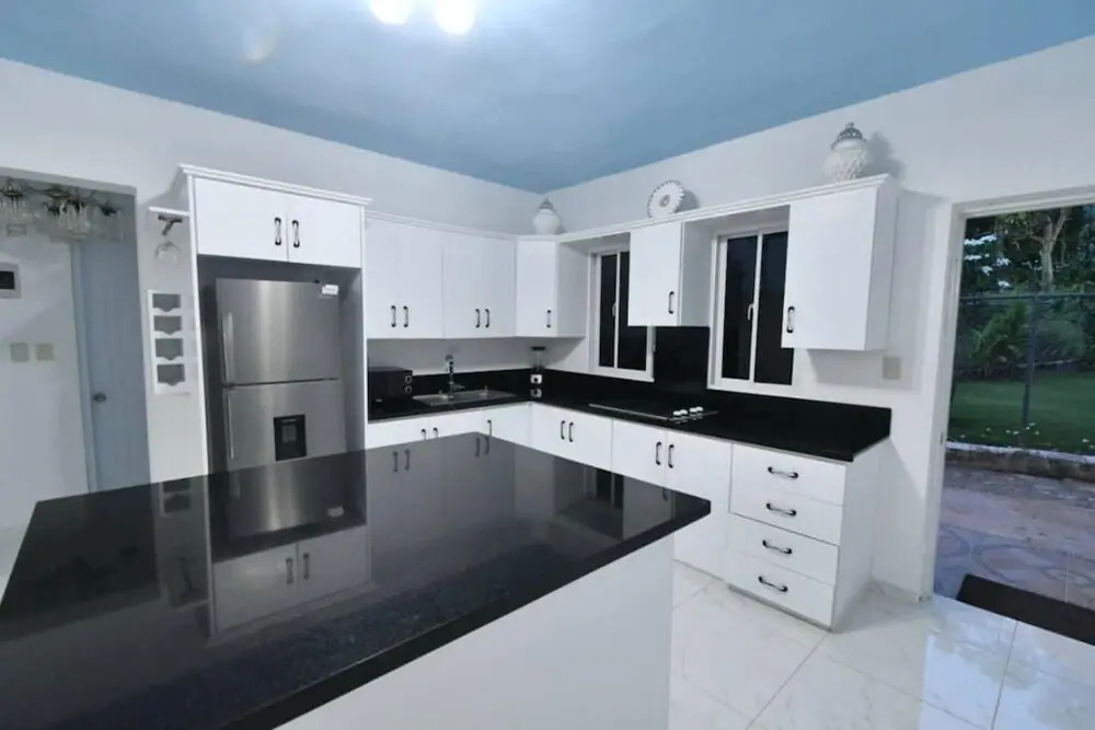 Gorgeous Spacious Property in Prime Beach Location
