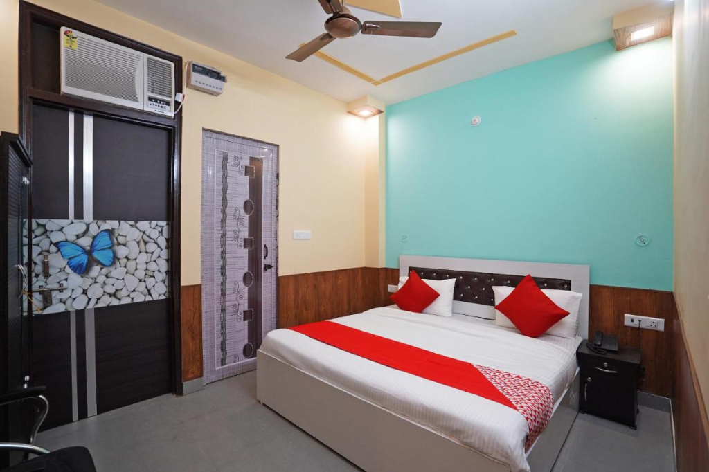 Qlark White Palace by OYO Rooms
