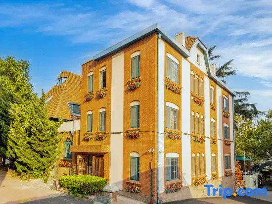 World Hotel·German-Style Villas (Qingdao Zhanqiao Xinhaoshan Subway Station)