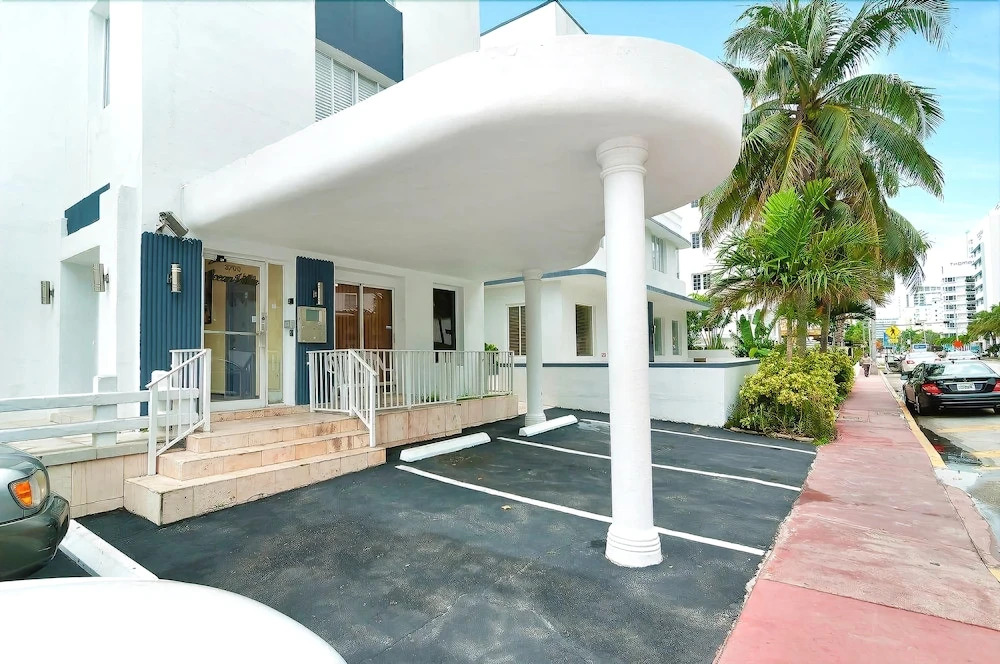 3700 Collins By Miami Te Espera