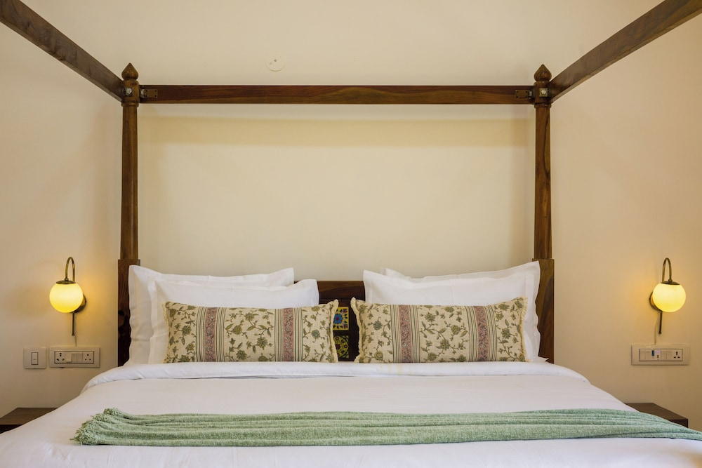 ELIVAAS Adhiva Retreat 5 BHK Farmhouse