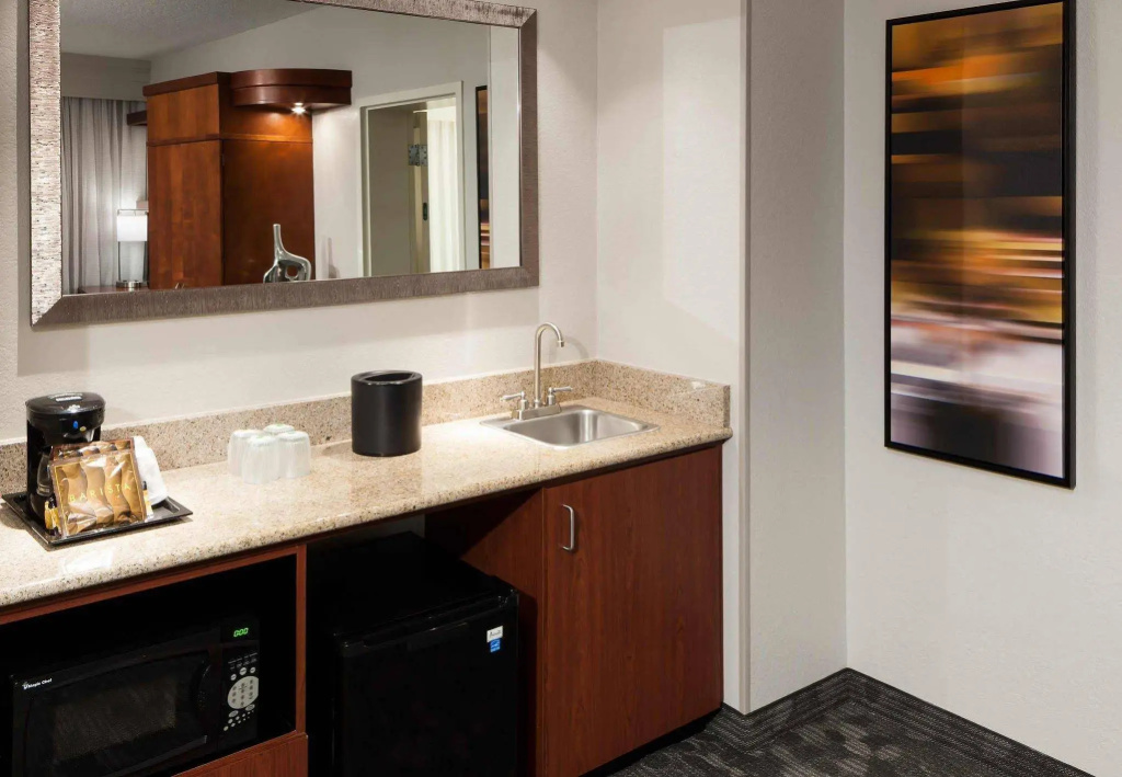 Courtyard by Marriott Miami at Dolphin Mall