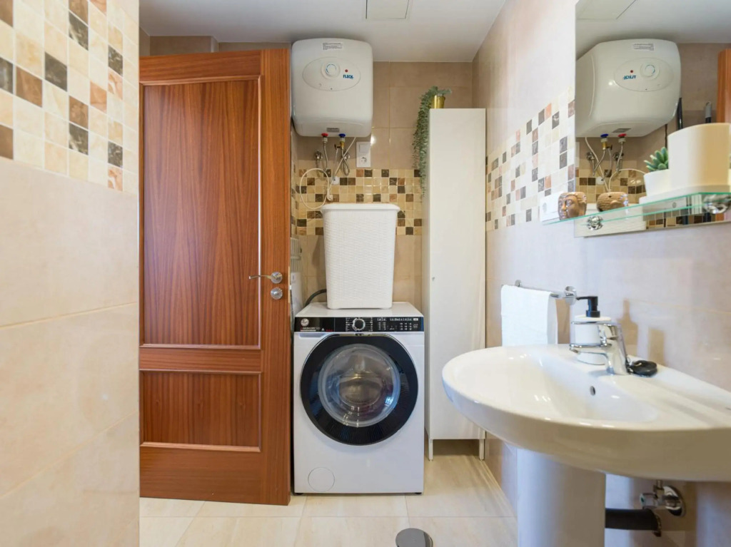 Bright Townhouse - Views - 5 min walk to the Beach