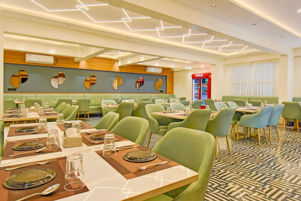 Palette Hotel Chakan K9