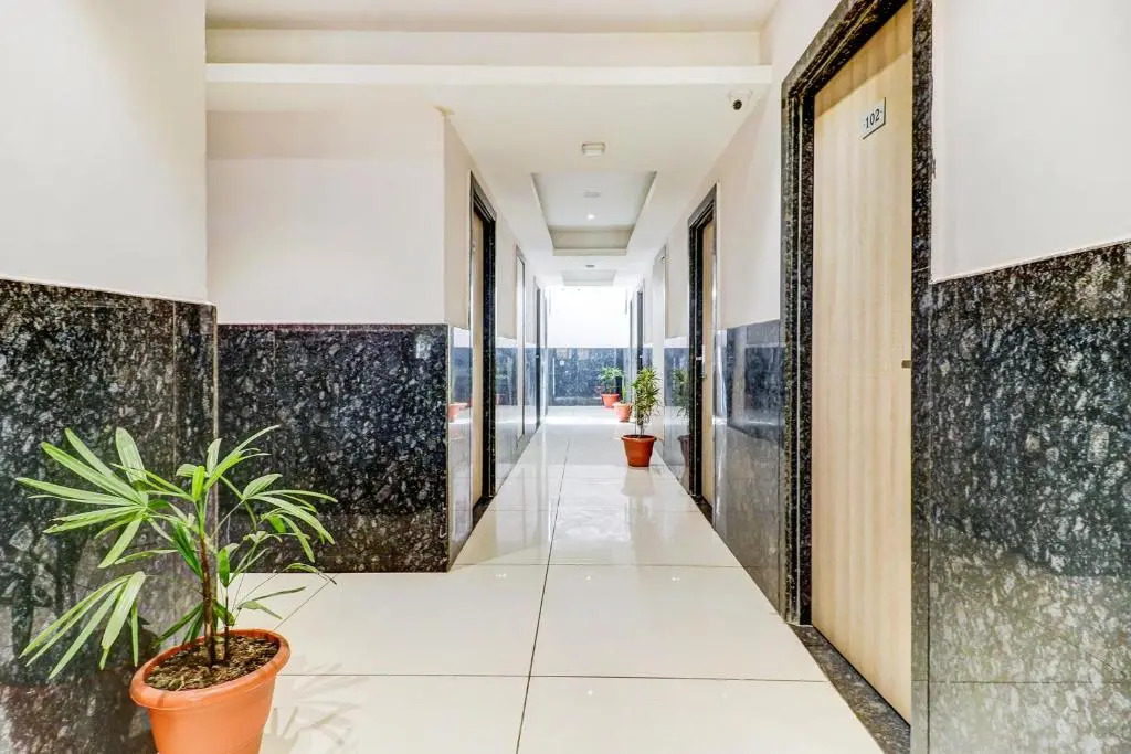 FabHotel Meera Palace