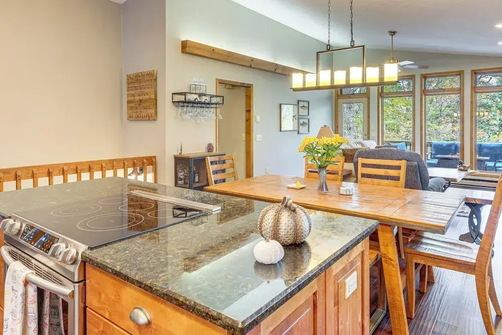 Woodland Gem w/ Pool Access: Linville Land Harbor