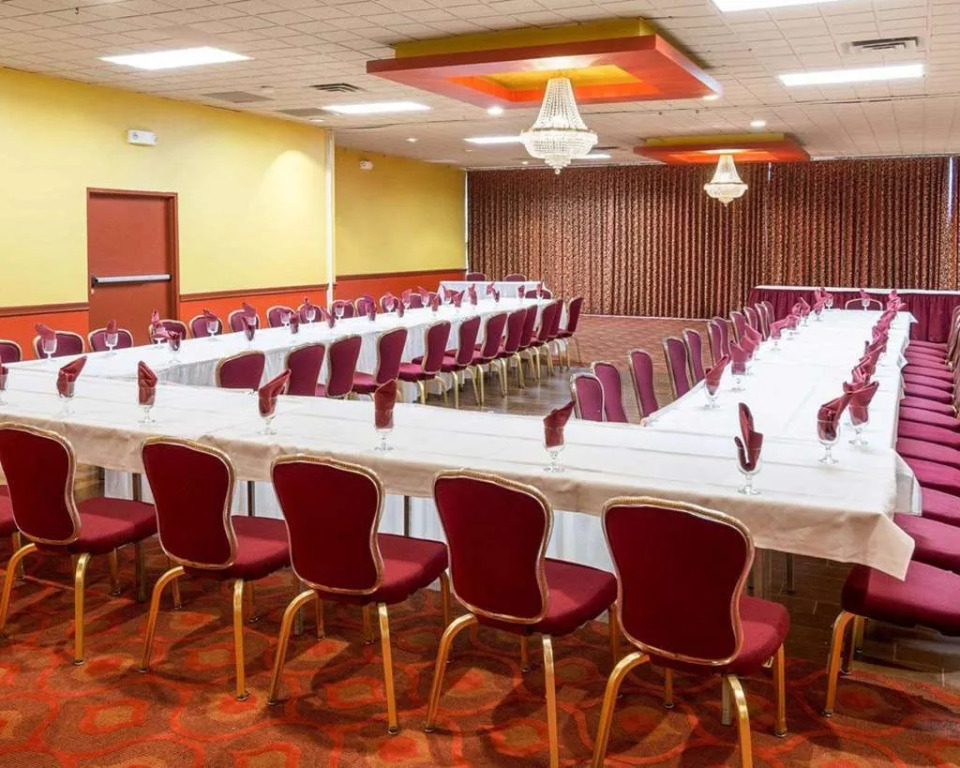 Clarion Inn & Fundome