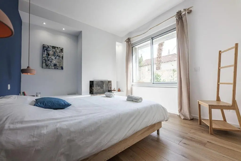Bord de mer, magnifique appartement de 150m2 avec jardin