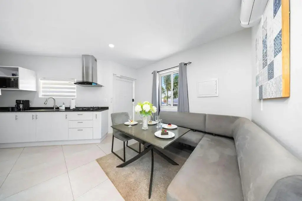 Amazing 2BR SuitePoolPatioBBQ5 min-Palm Beach