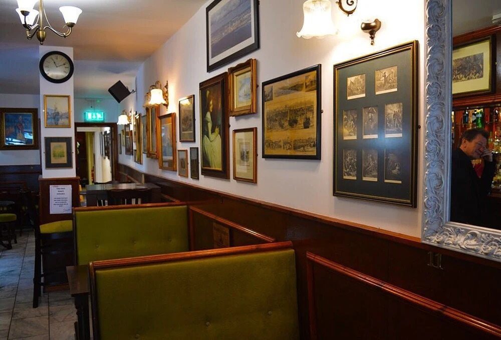 Lady Hamilton Inn
