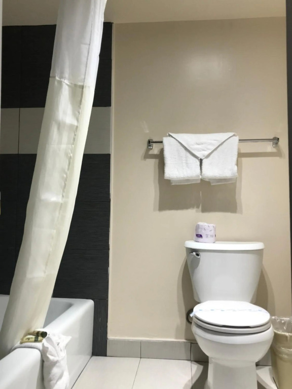 California Inn and Suites Bakersfield