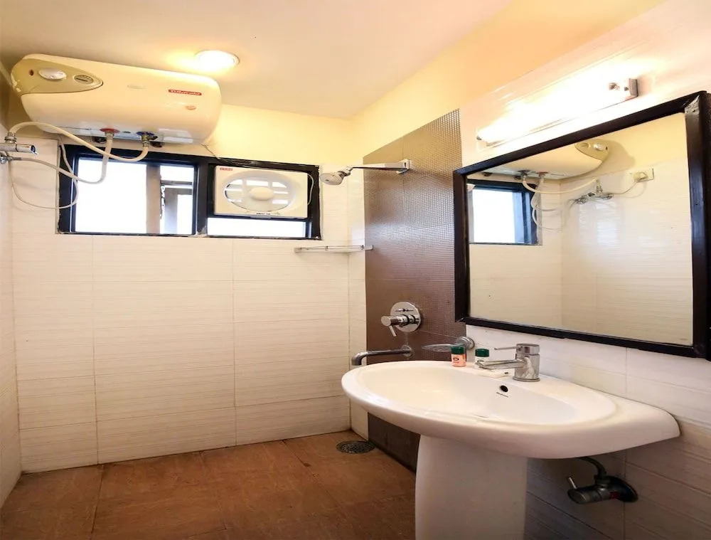 OYO 2120 Hotel Silver Haze