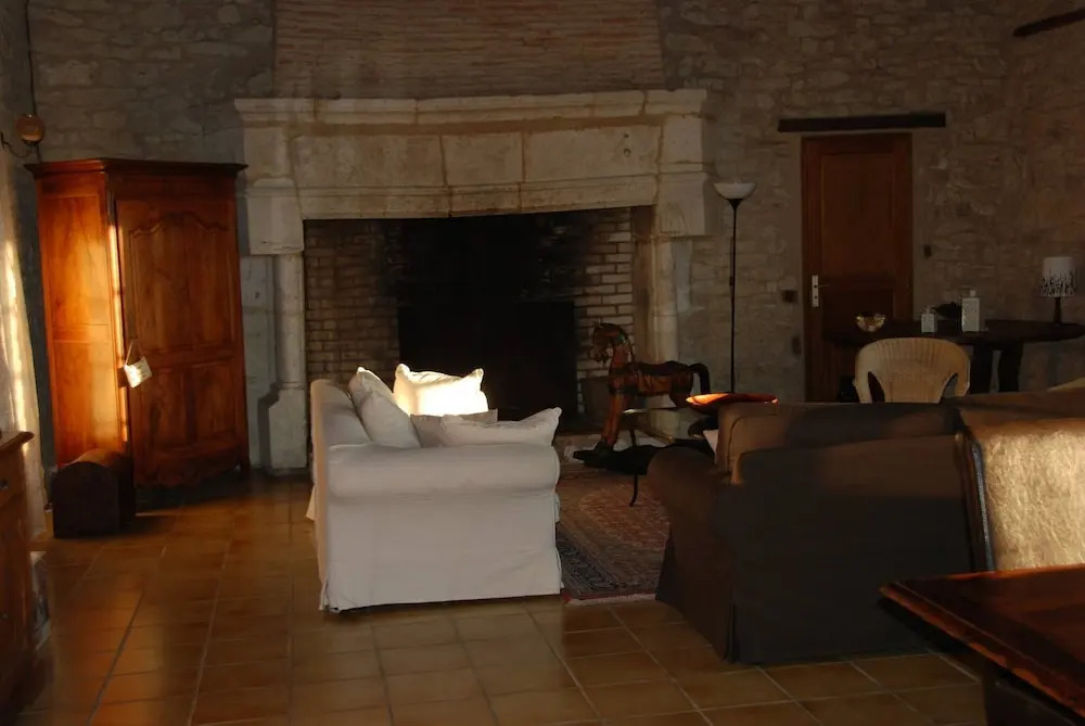 Cottage With Swimming Pool in a Picturesque Village up to 29 People