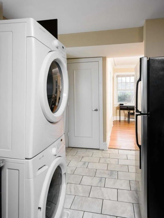 Classic CWE Apts with Full Kitchen by Zencity