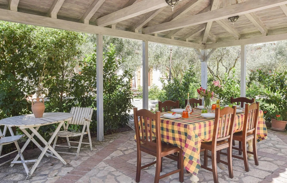 Beautiful Home in Isola di Capo Rizzuto With 3 Bedrooms