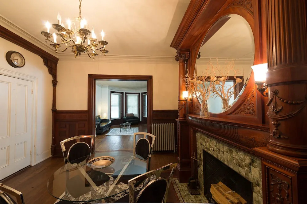 Stylish Brownstone Back Bay Apartments