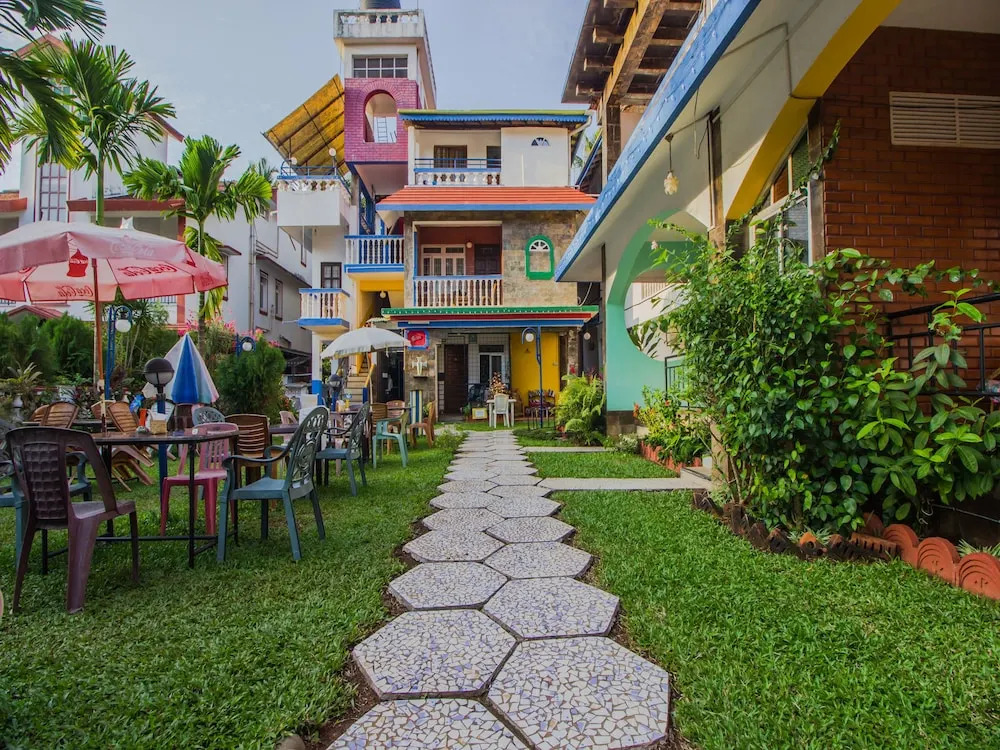 OYO 12902 Home Colourful Studio Home Candolim