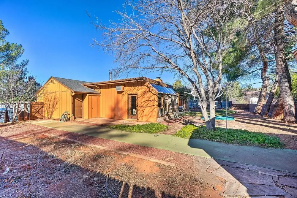 1 Mi to Cathedral Rock Trailhead: Home w/ Sunroom