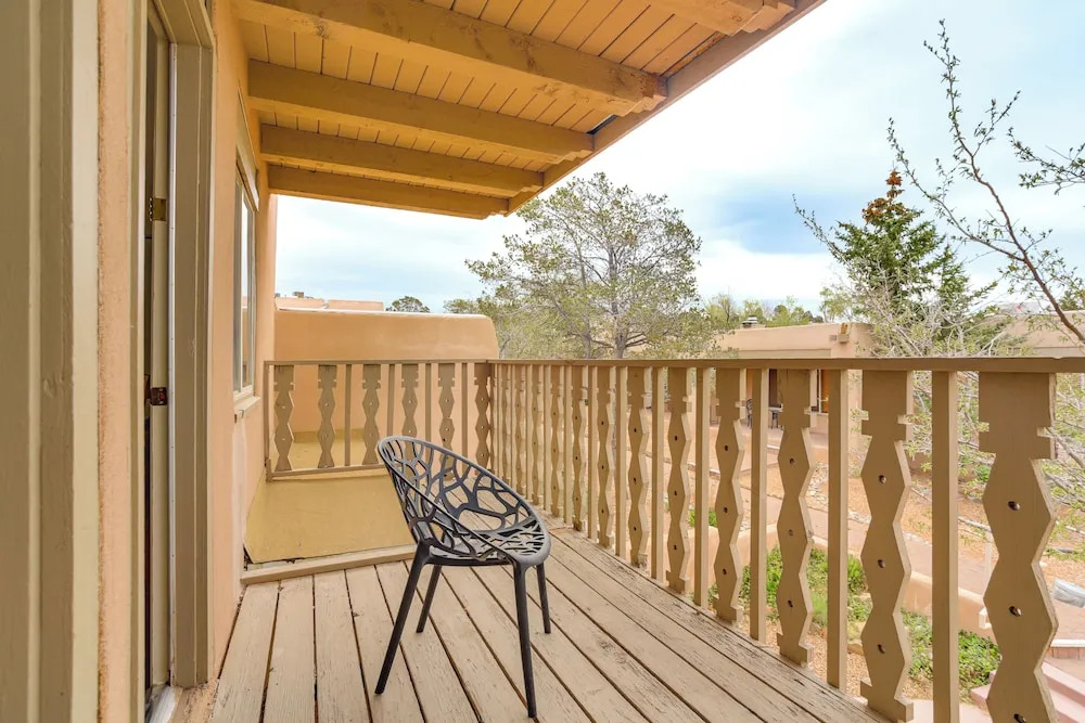 11-min Walk to Santa Fe Plaza! Condo w/ Pool
