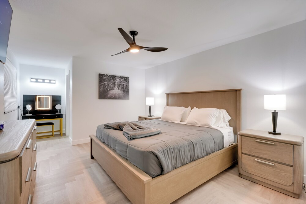Old Town Oasis! Modern Unit w/ Resort-style Pool