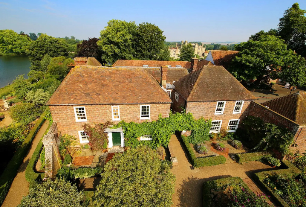Leeds Castle Stable Courtyard Bed and Breakfast