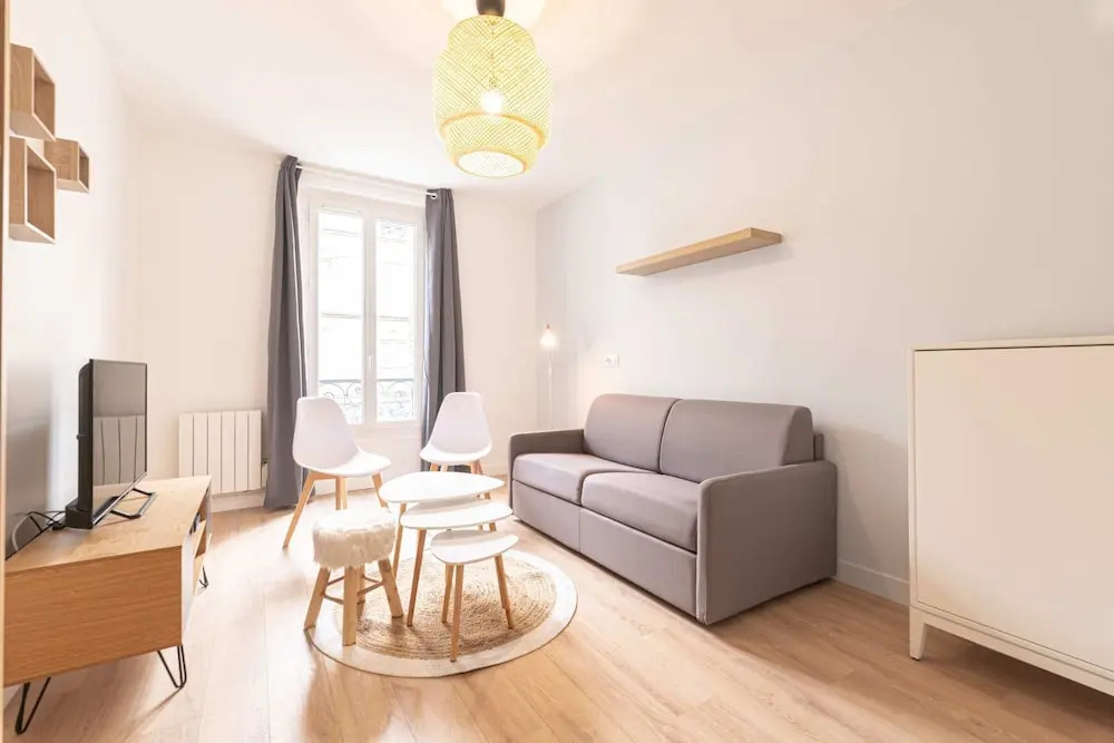 Luminous and Design Appt Close to Paris