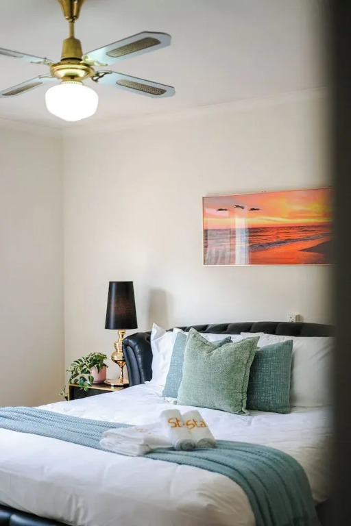 StayAU Pet-Friendly 7BR Spacious Retreat