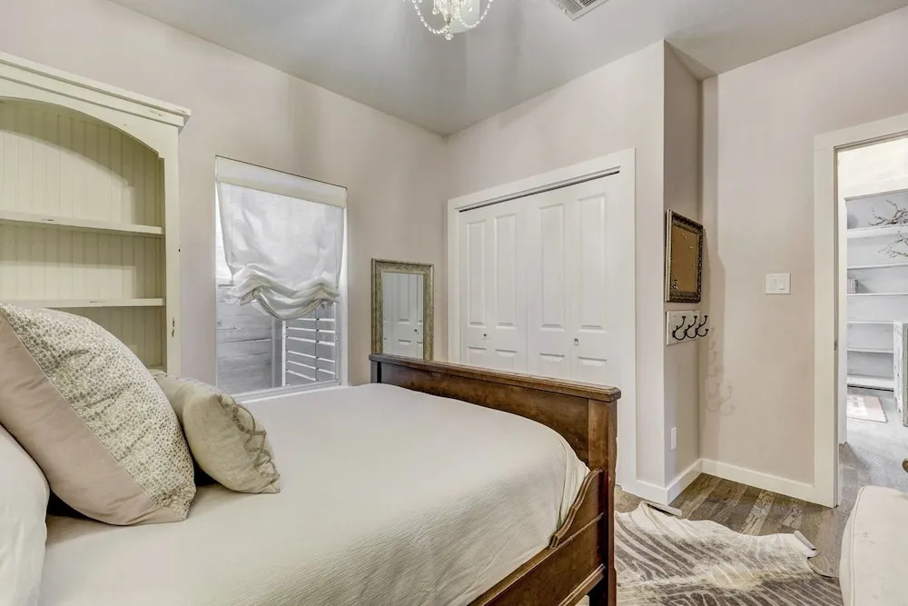 412 W Johanna St Home 3 Bedrooms 2 Bathrooms Home