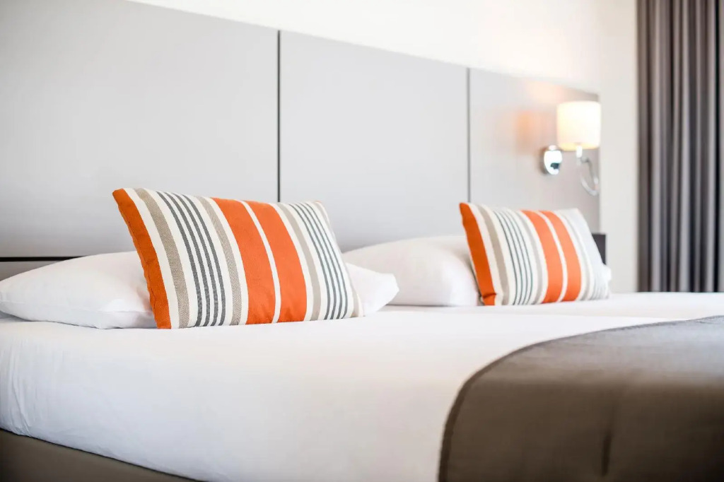 Lake Geneva Hotel
