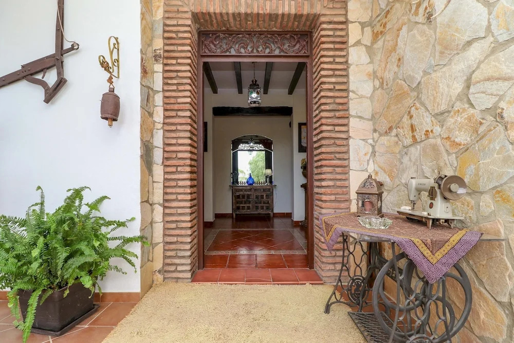 Francisquita - Modern Stylish Country Villa, Private Pool, Air Con, Wifi