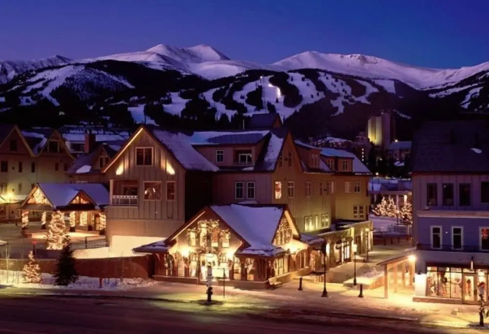 Perfectly Placed 2 Bedroom Vacation Rental in Historic Downtown Breckenridge with Access to Hot Tub and Pool