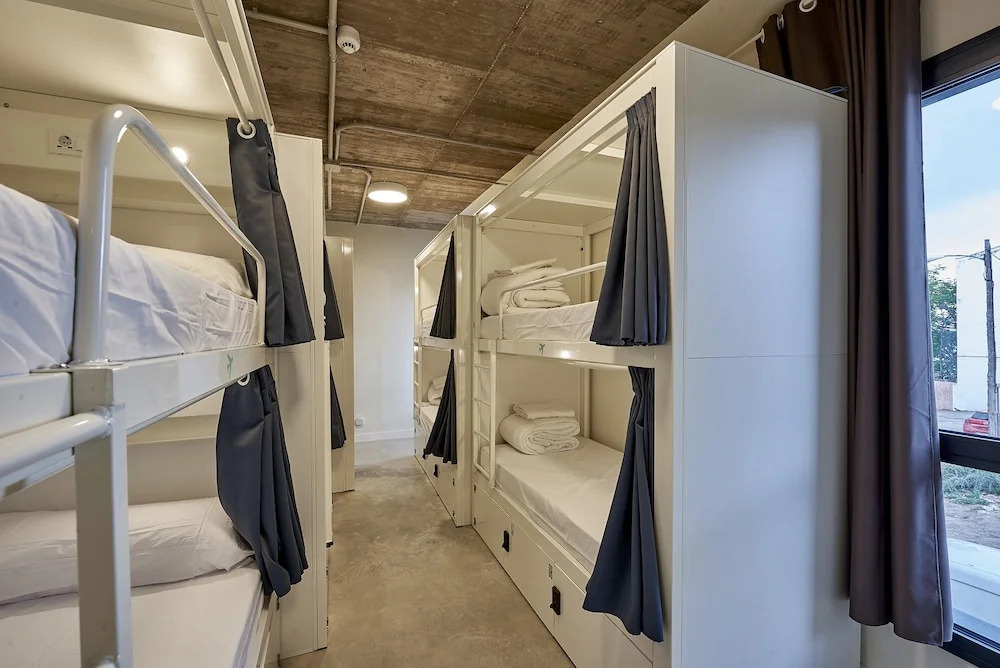 Hostelfly Madrid Airport