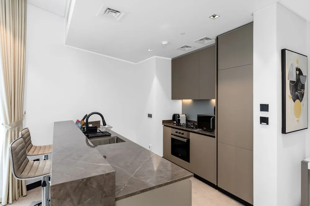 Waves - Impressive 1BR Apartment Close to Burj Khalifa