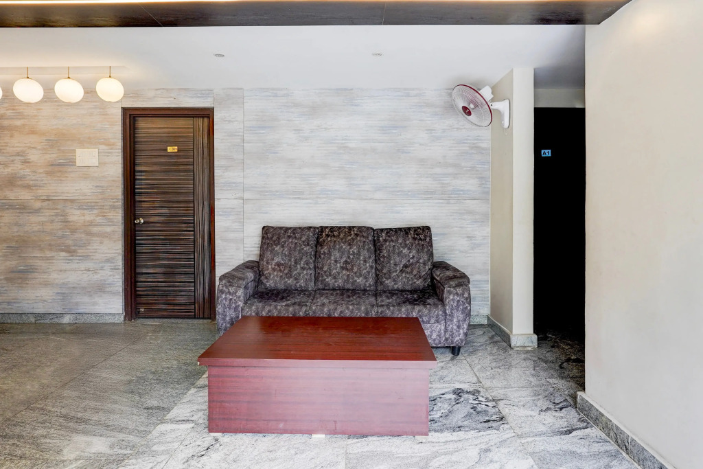 Super OYO Hotel O Renigunta Near Railway Station