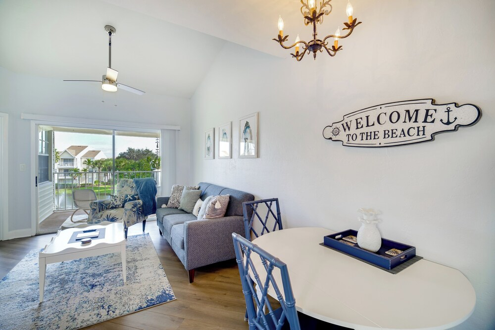 Walk to Canova Beach Park: Couple's Coastal Condo