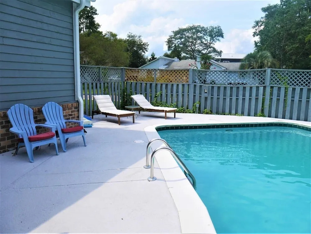 Gray House at Pawleys - 3 Br Home